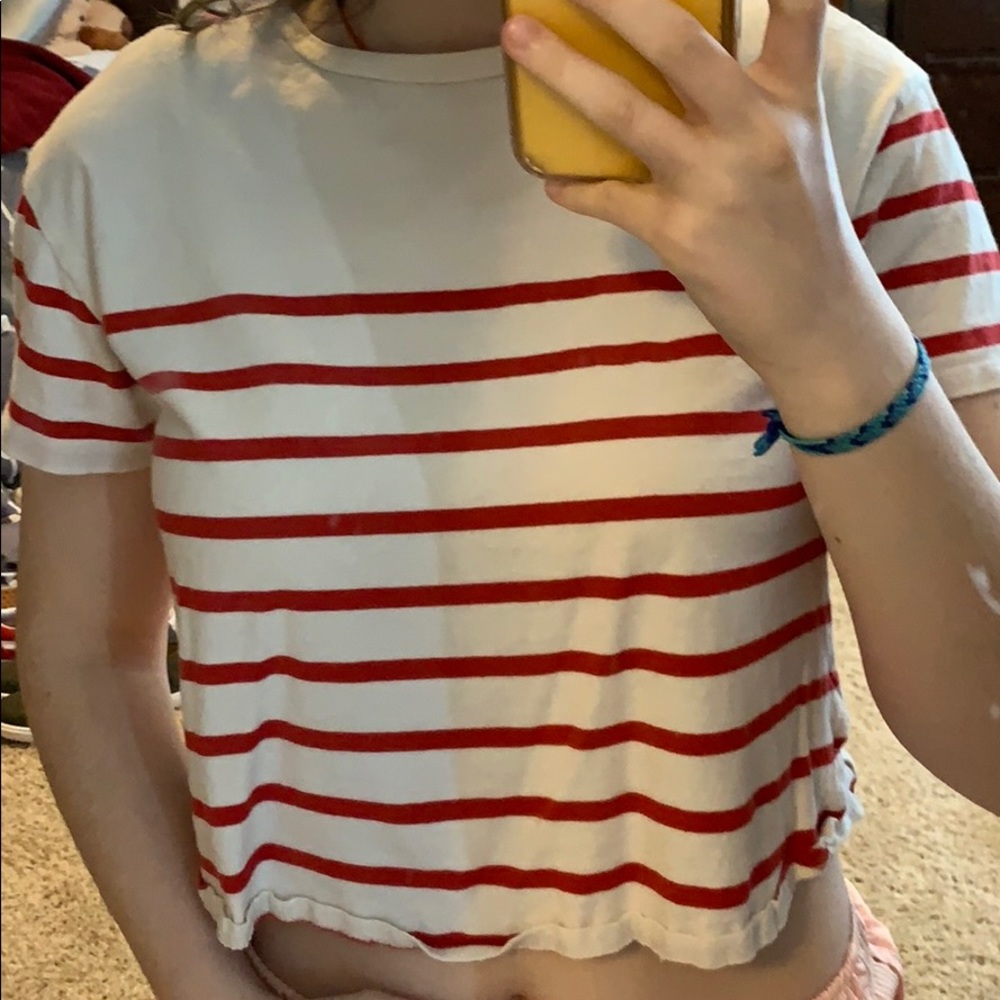 red and white cropped forever 21 t shirt